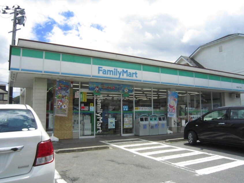 ファミリーマート　栗生四丁目店(コンビニ)まで550m コージィコート壱番館