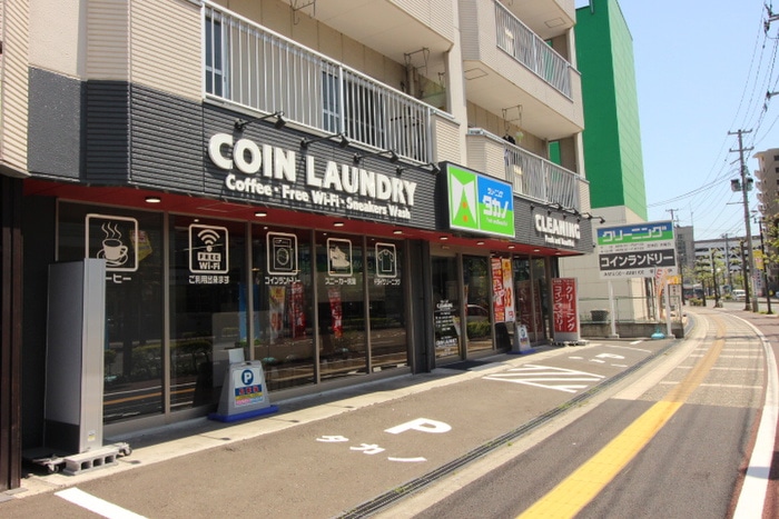 ランドリー泉中央1丁目(電気量販店/ホームセンター)まで270m サンパラン泉