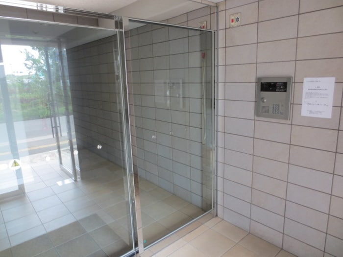 エントランス部分 エ－フィ－ルズ新田東