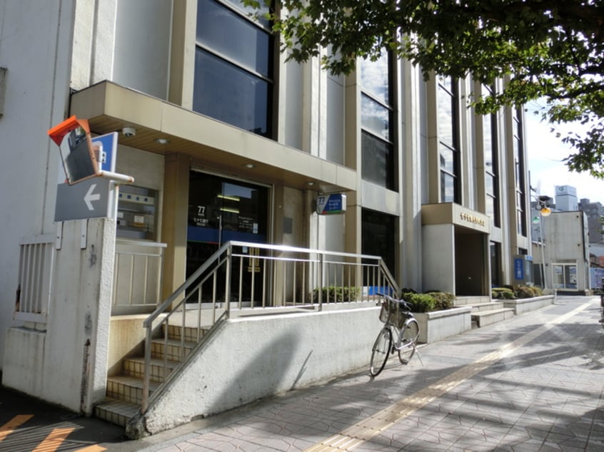 七十七銀行荒町支店(銀行)まで402m パークフラッツ五橋