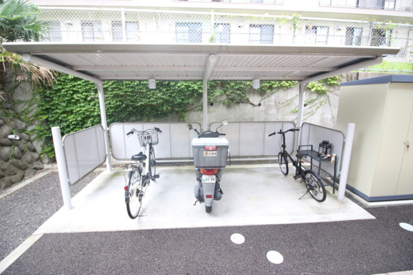 駐輪場 ブルグ大塒