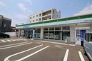ファミリーマート　小田原5丁目店(コンビニ)まで580m ｼｬﾝｸﾞﾘﾗ福沢