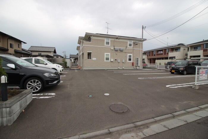 駐車場 イ－ストシップ参番館