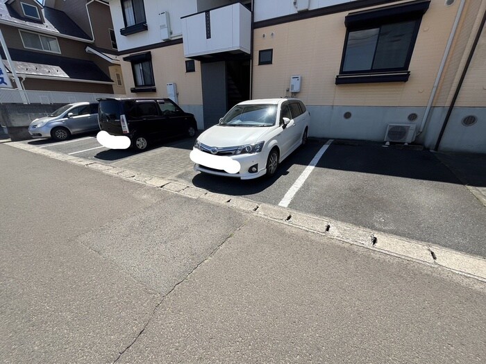 駐車場 ロイヤルヒルズ雷神