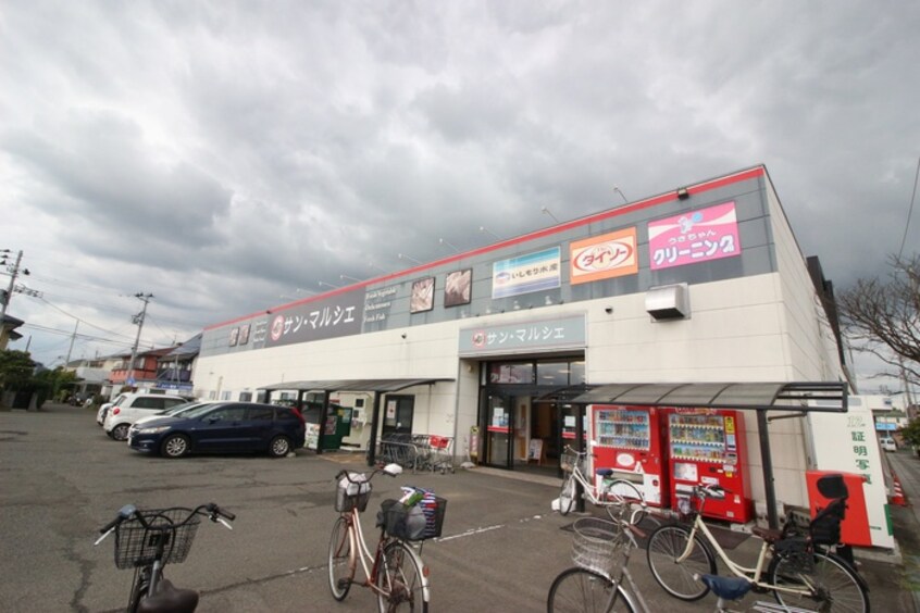 サン・マルシェ東中田店(スーパー)まで700m フレグランスさくらＢ