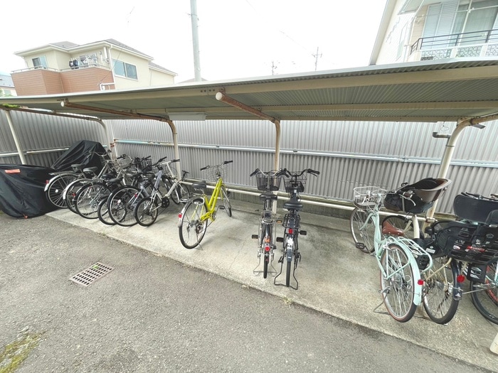 駐輪場 ロイヤルヒルズ表柴田