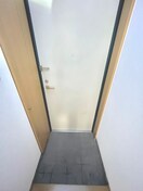 玄関 ロイヤルガーデン春日町