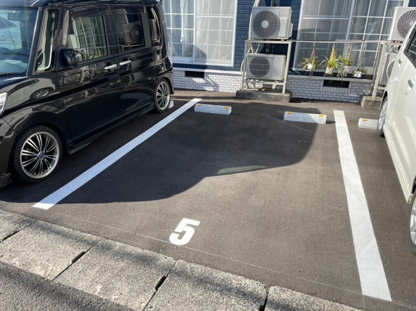 駐車場 ホワイトキャッスル遠見塚８番館