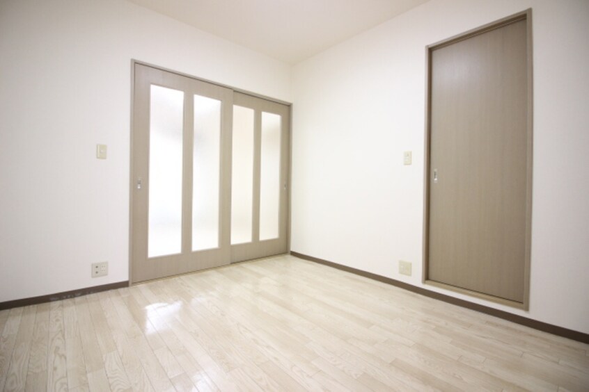 居室 クレスト－ル市名坂(1階・2階)