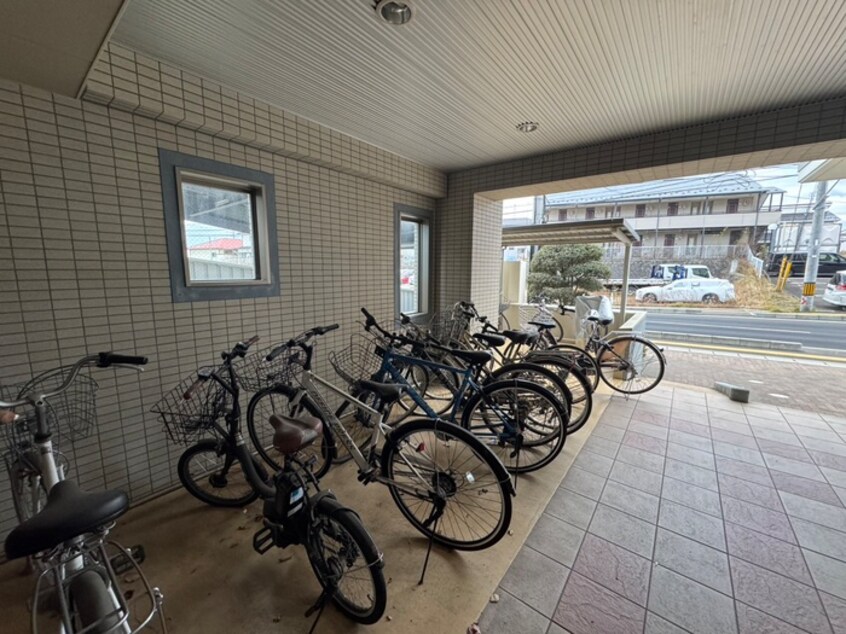 駐輪場 ノア本屋敷