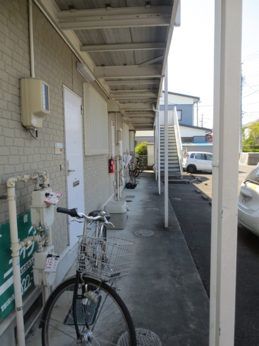 エントランス部分 ネオファミーユ大和　Ｂ