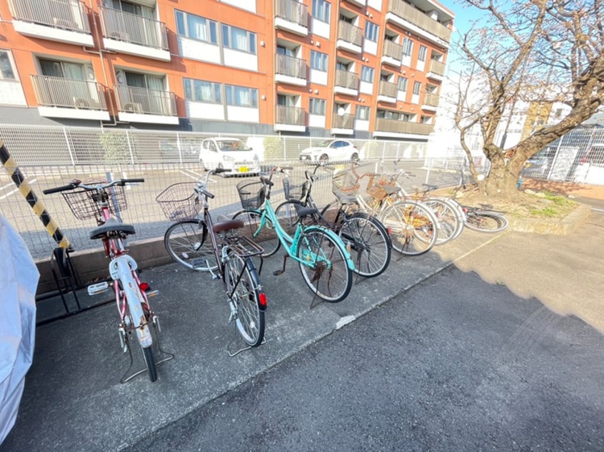 駐輪場 アンソレイユ河原町