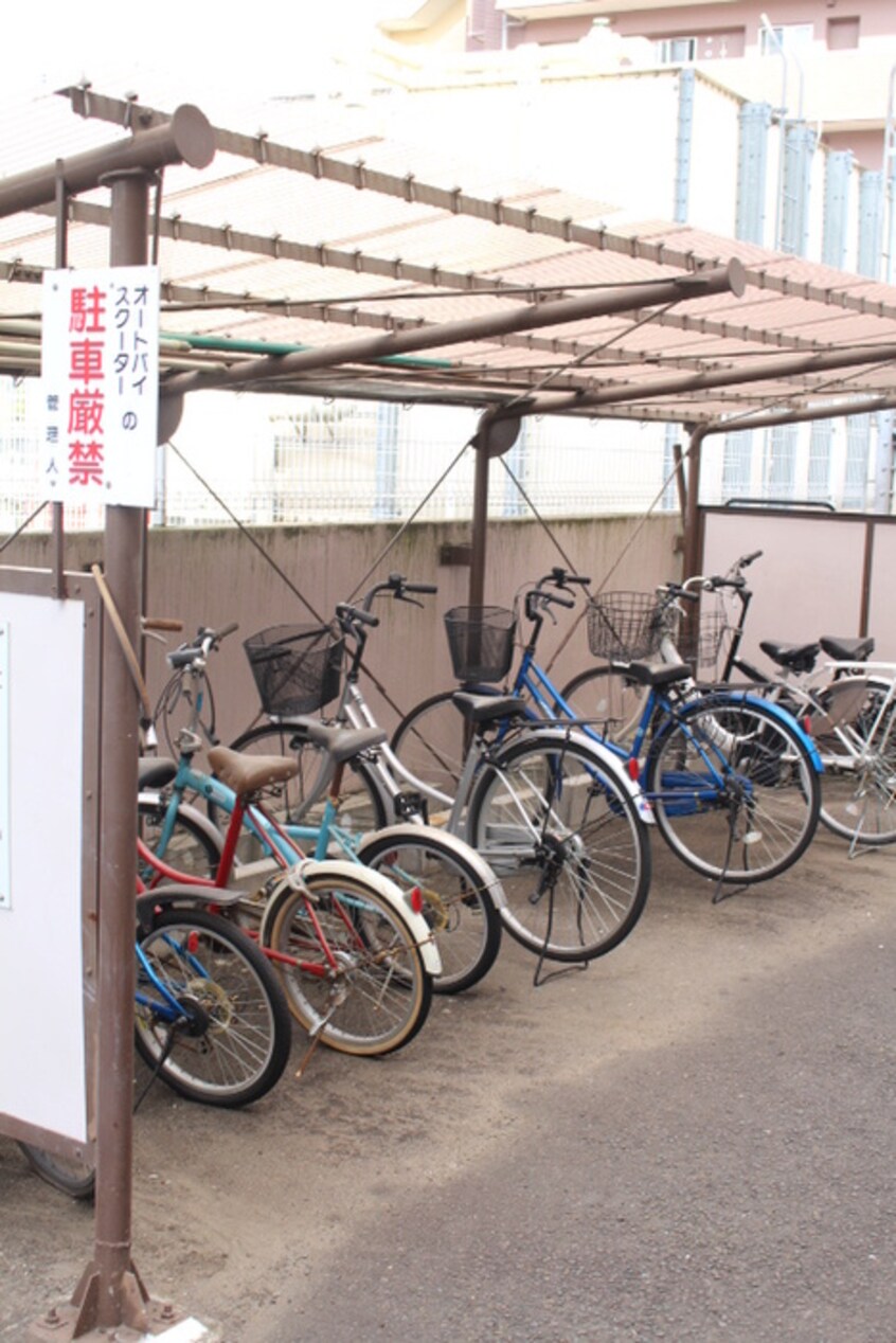 駐輪場 メゾンドールヘンミ