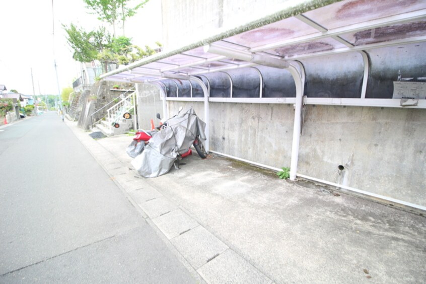 駐輪場 カレンハウス