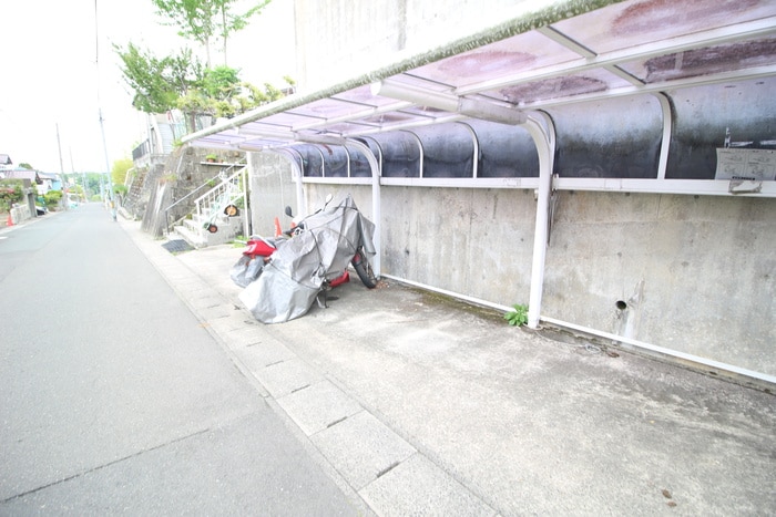 駐輪場 カレンハウス