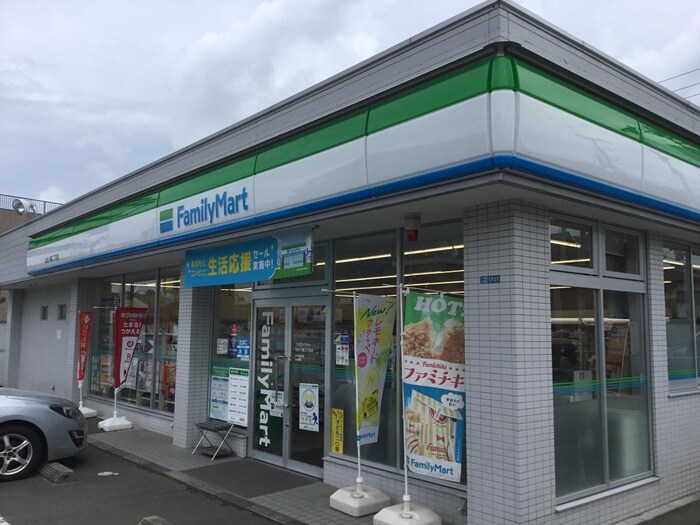 ファミリーマート　仙台八幡二丁目店(コンビニ)まで500m カインドハウス