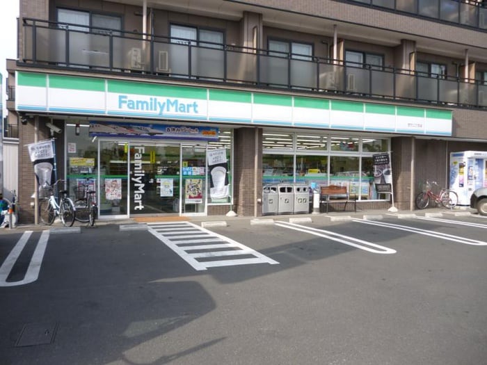 ファミリーマート　苦竹二丁目店(コンビニ)まで400m Ｌｉｂｒａ court苦竹