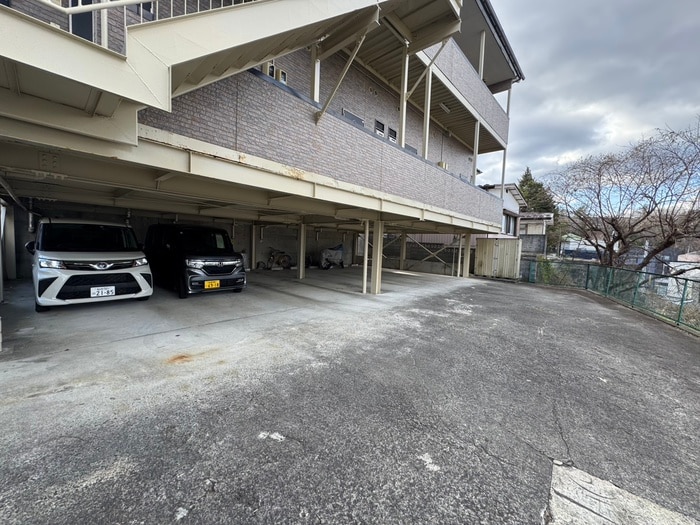 駐車場 Ｈ＆Ｍ ＨＯＵＳＥ