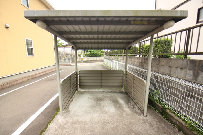 駐輪場 ヴィラ・ルピナス
