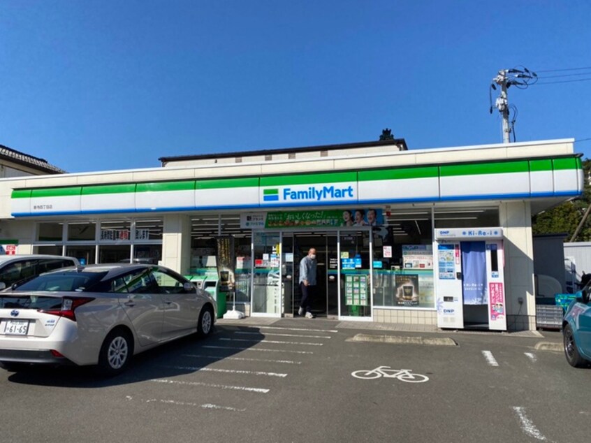 ファミリーマート新寺4丁目店(コンビニ)まで593m クレアフォーチュン連坊駅前