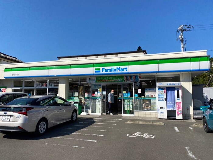 ファミリーマート新寺4丁目店(コンビニ)まで593m クレアフォーチュン連坊駅前