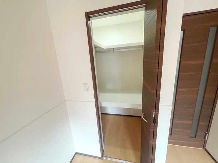 収納 ウルス花京院B