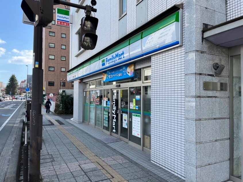 ファミリーマート　花京院一丁目店(コンビニ)まで200m ユ－ヒルズ