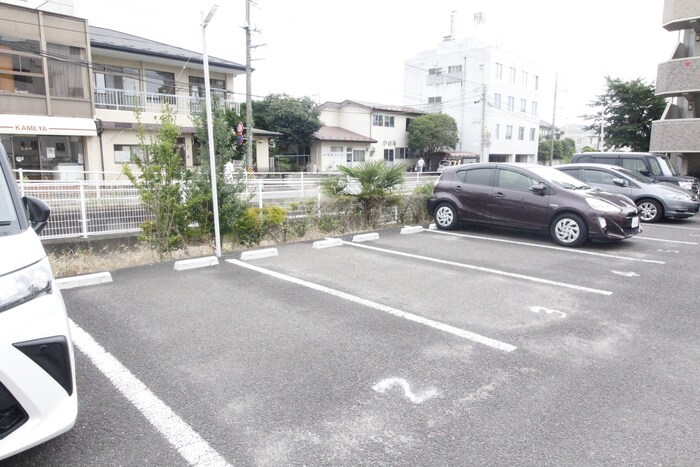 駐車場 ロイヤルアルファード