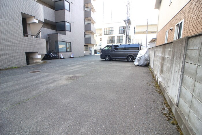 駐車場 リビングステージ東仙台