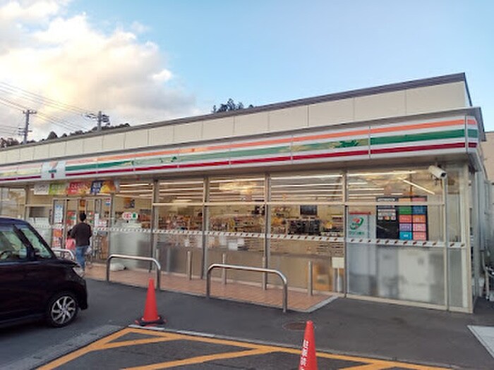 セブン-イレブン 仙台鶴が丘店(コンビニ)まで500m グレイスガーデン松森Ⅱ