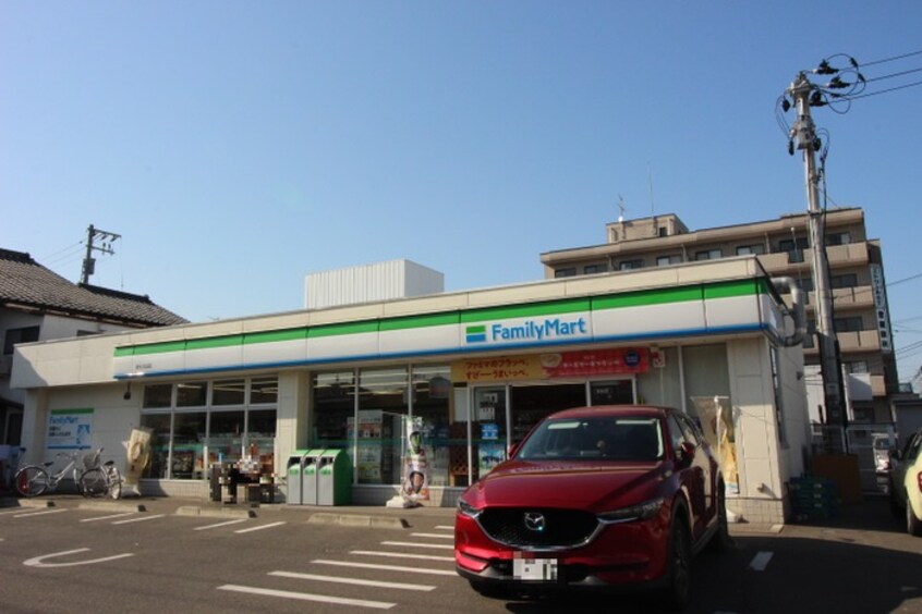 ファミリーマート 泉七北田店(コンビニ)まで350m 泉中央プレシア