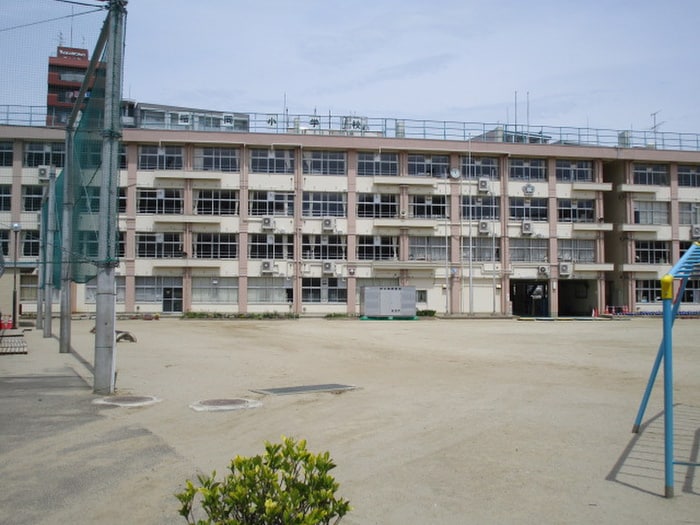 仙台市立榴岡小学校(小学校)まで160m レガーロ仙台駅東