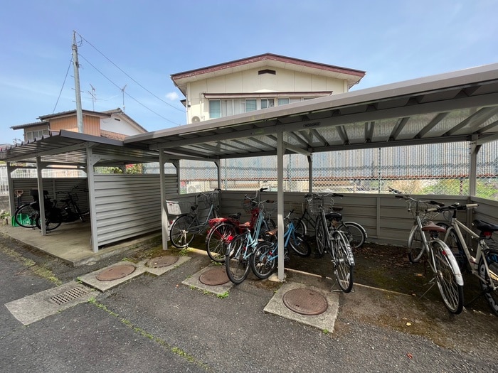 駐輪場 サンプラザ子平町