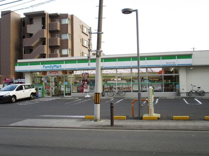 ファミリーマート宮千代三丁目店(コンビニ)まで240m コーポ萩