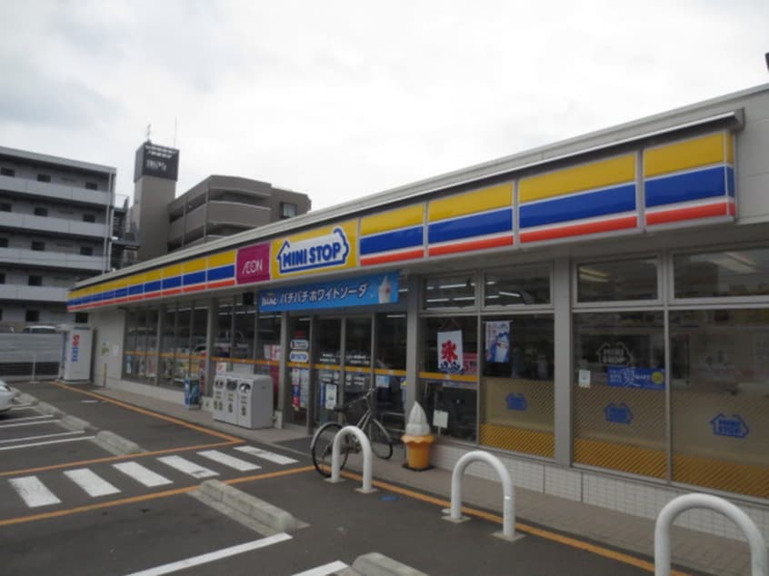 ミニストップ泉中央一丁目店(コンビニ)まで290m ヴィラ泉セントラル