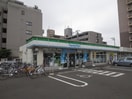 ファミリーマート　泉中央駅前店(コンビニ)まで600m ヴィラ泉セントラル