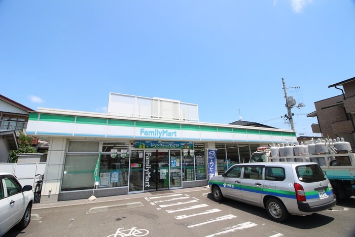 ファミリーマート仙台萩野町四丁目店(コンビニ)まで150m La　パラドール