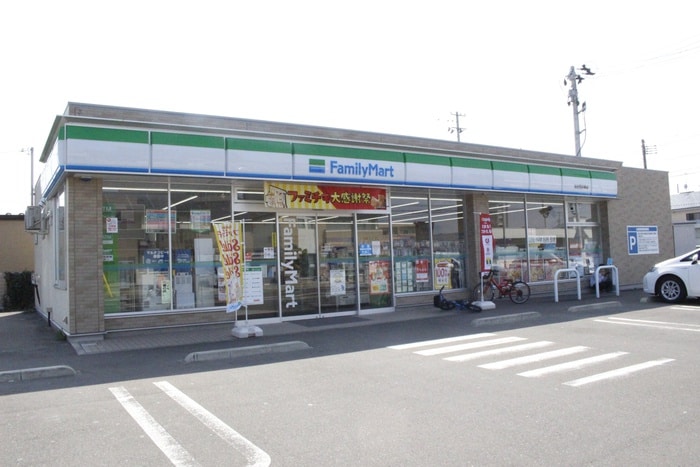 ファミリーマート荒井東店(コンビニ)まで650m エムケミアⅠ