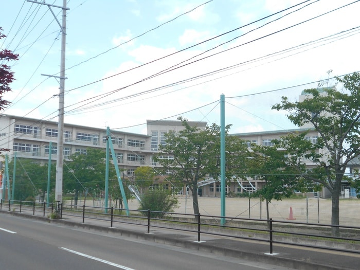 七郷小学校(小学校)まで370m エムケミアⅠ