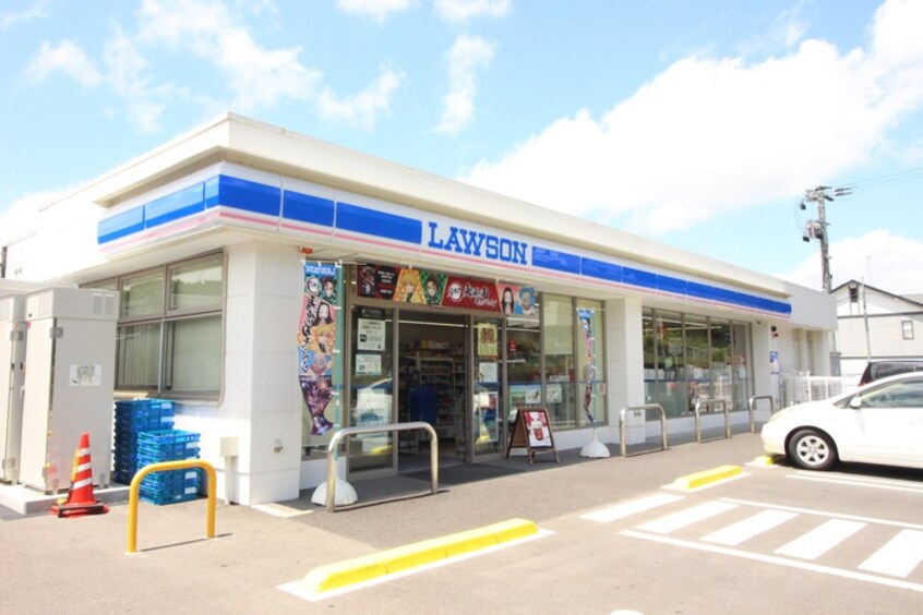 ローソン　歩坂町店(コンビニ)まで400m メゾンプラネットＢ