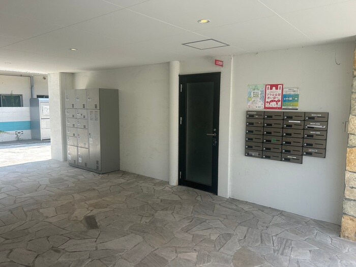 エントランス部分 ＡＢＥＦＯＲＮＩＡ　ＤＪ