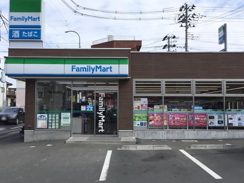ファミリーマートｌ　宮町四丁目店(コンビニ)まで500m RIZEST　東照宮