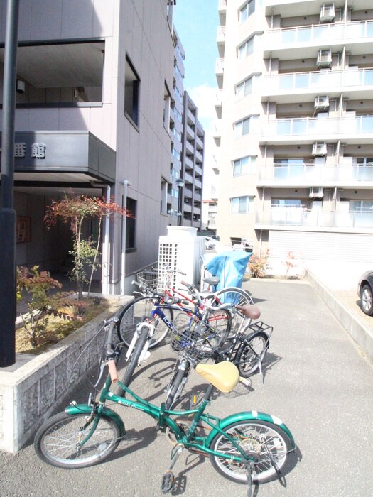 駐輪場 千代一番館