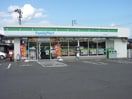 ファミリーマート岩切青津目店(コンビニ)まで580m フォーリストレジデンスⅠ