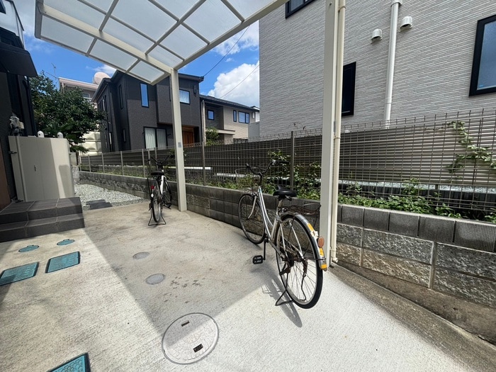 駐輪場 unリヴィエール高松