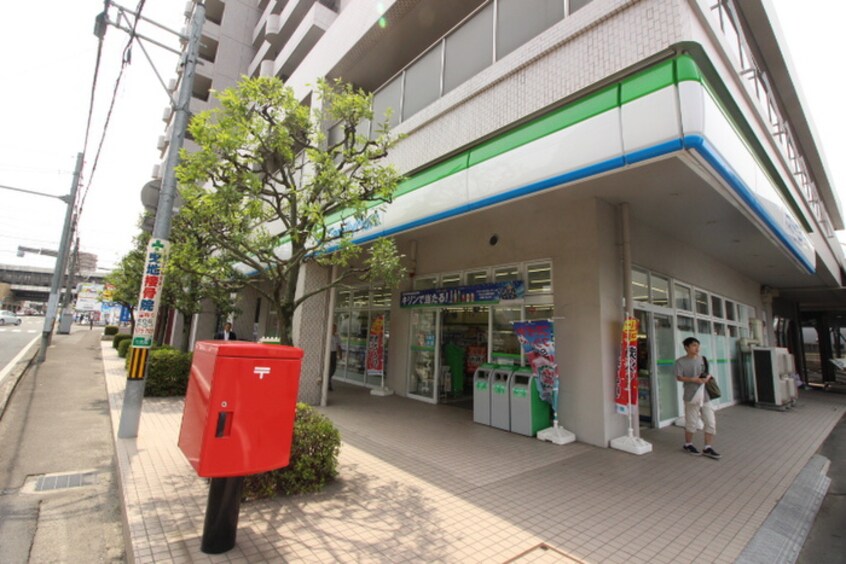 ファミリーマート八乙女中央店(コンビニ)まで412m ブルーランドヒルズ