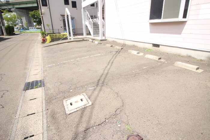 駐車場 フリーダムヒル白鳥Ａ棟