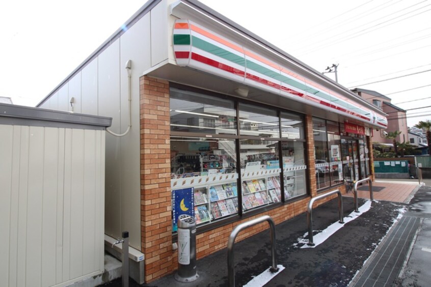セブンイレブン　仙台旭ヶ丘2丁目店(コンビニ)まで300m コーポジャストファイブ