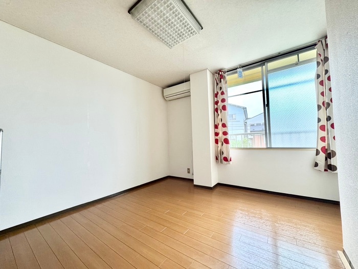 居室 ハイツ　カルチエラタン