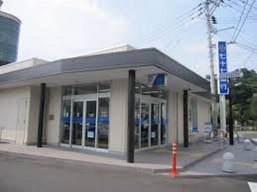 七十七銀行　小松島支店(銀行)まで680m イーグルハイツ南光台